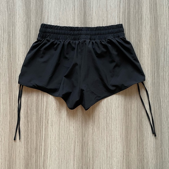 OFFLINE by Aerie Ruched Hot Stuff Short Black Small - Picture 8 of 9